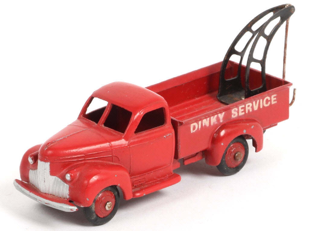 Lot 325 - DINKY TOYS (FRANCE) (1)