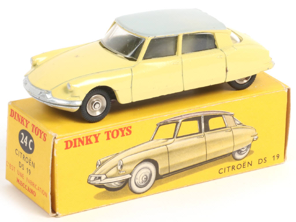 Lot 293 - DINKY TOYS (FRANCE) (1)