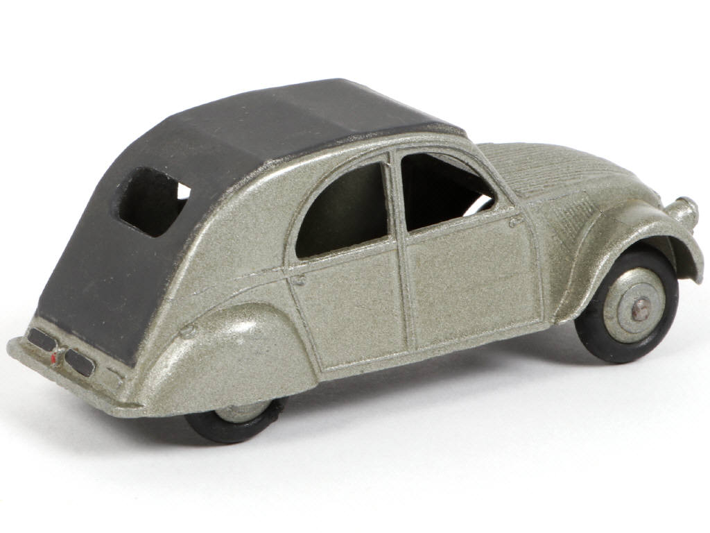 Lot 257 - DINKY TOYS (FRANCE) (1)