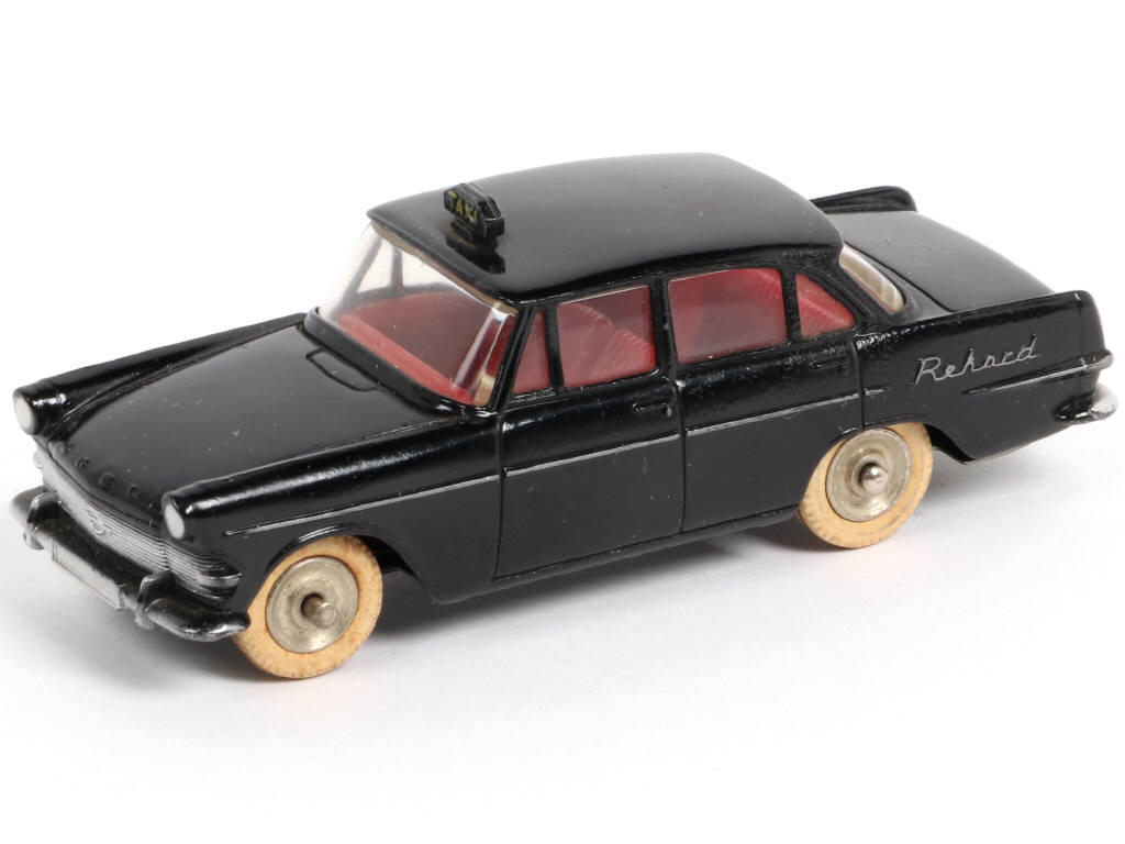Lot 263 - DINKY TOYS (FRANCE) (1)