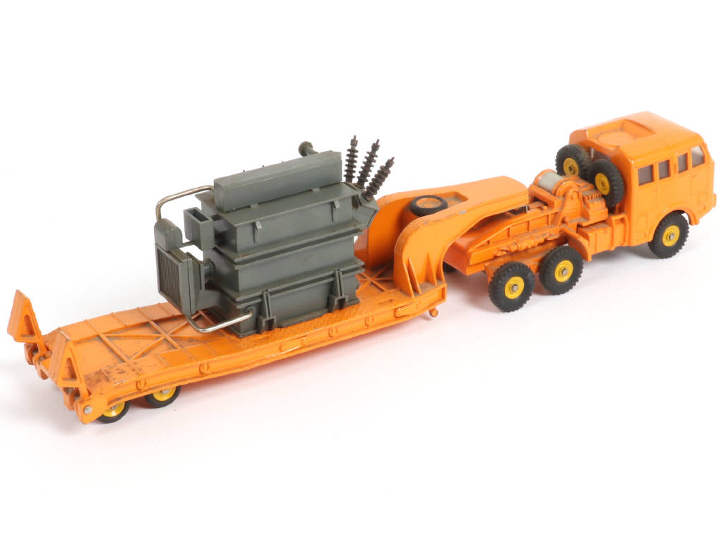 Lot 363 - DINKY TOYS (FRANCE) (1)