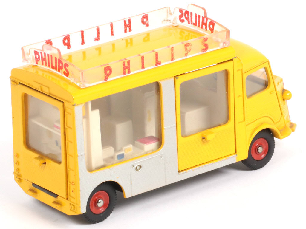 Lot 369 - DINKY TOYS (FRANCE) (1)