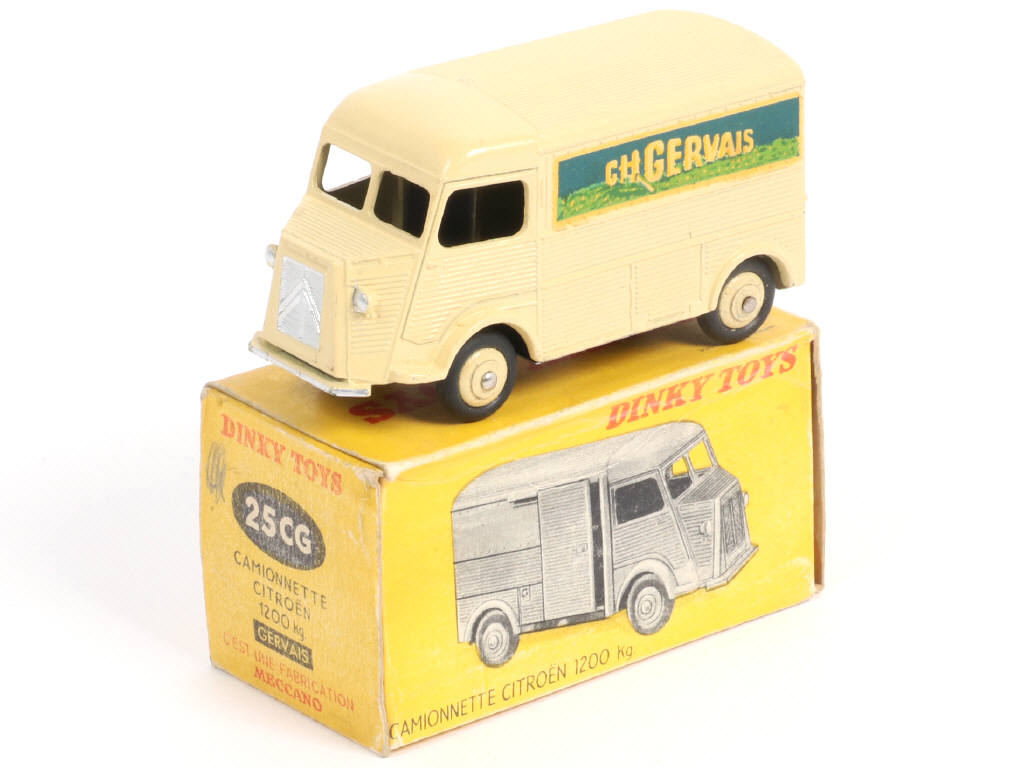 Lot 373 - DINKY TOYS (FRANCE) (1)