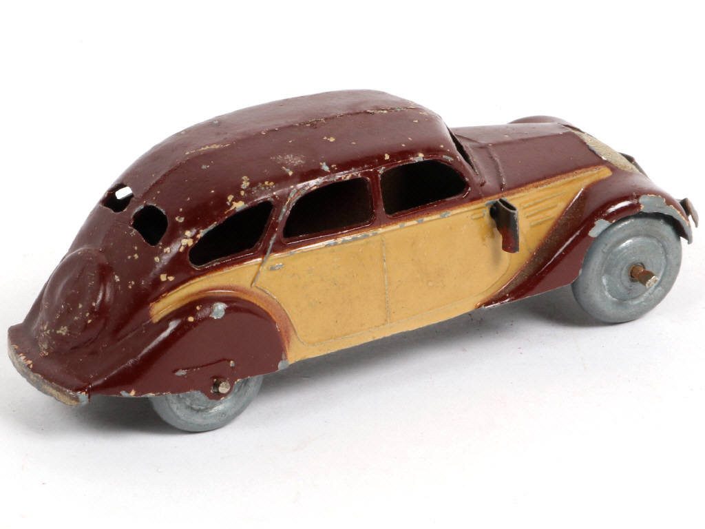Lot 241 - DINKY TOYS (FRANCE) (1)