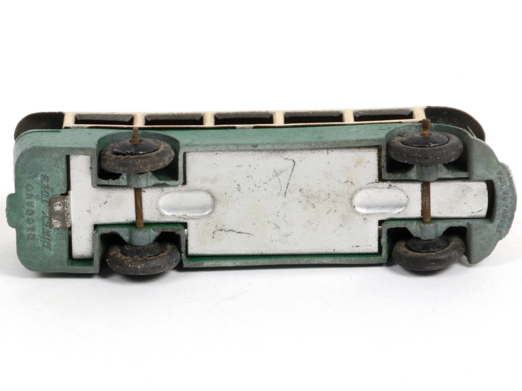 Lot 354 - DINKY TOYS (FRANCE) (1)