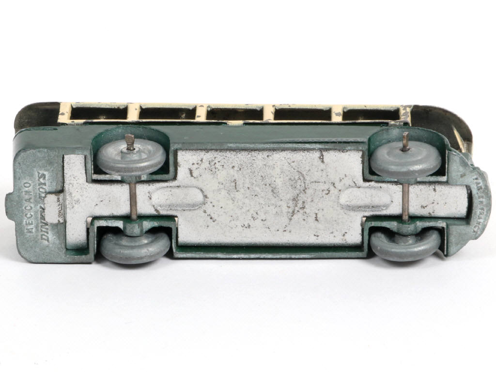 Lot 355 - DINKY TOYS (FRANCE) (1)