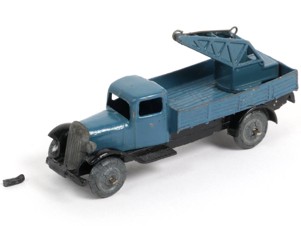 Lot 351 - DINKY TOYS (FRANCE) (1)