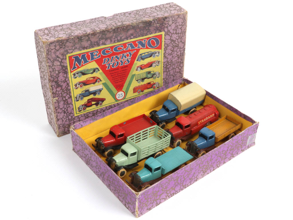 Lot 350 - DINKY TOYS (FRANCE) (1)