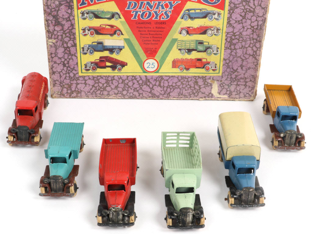 Lot 350 - DINKY TOYS (FRANCE) (1)