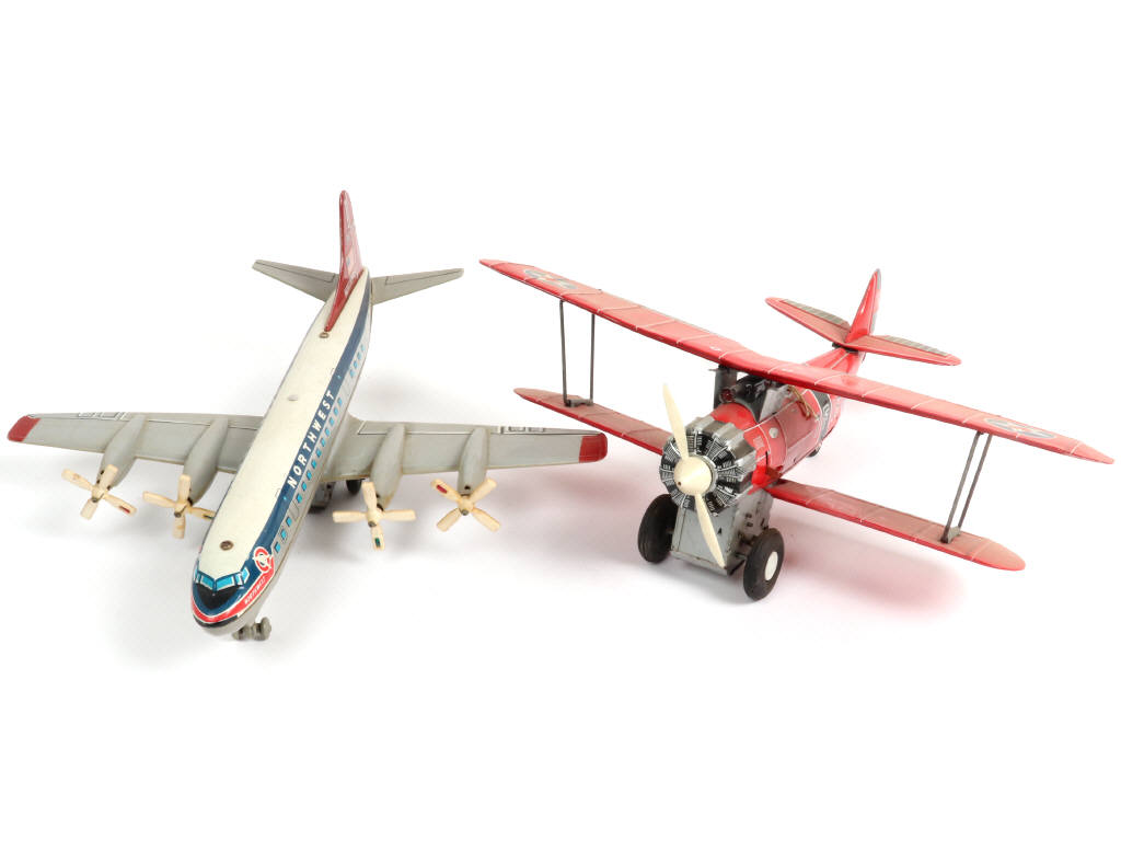 Lot 124 - DIVERS (2)