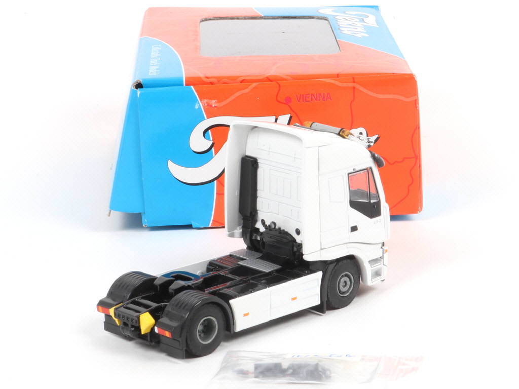 Lot 134 - LION-TOYS (PAYS-BAS) (1)