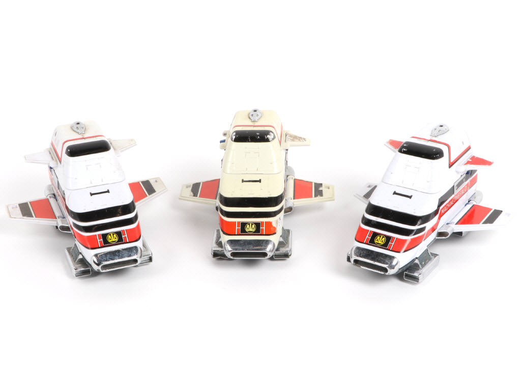 Lot 117 - BANDAÏ (JAPON) (3)