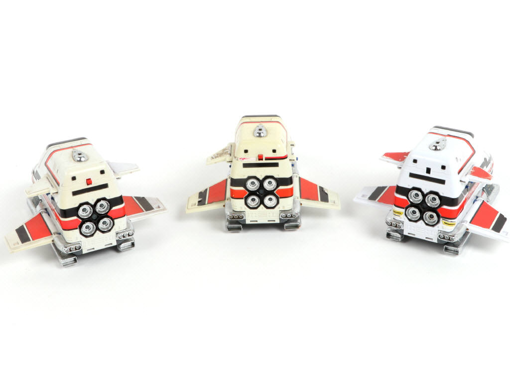 Lot 117 - BANDAÏ (JAPON) (3)