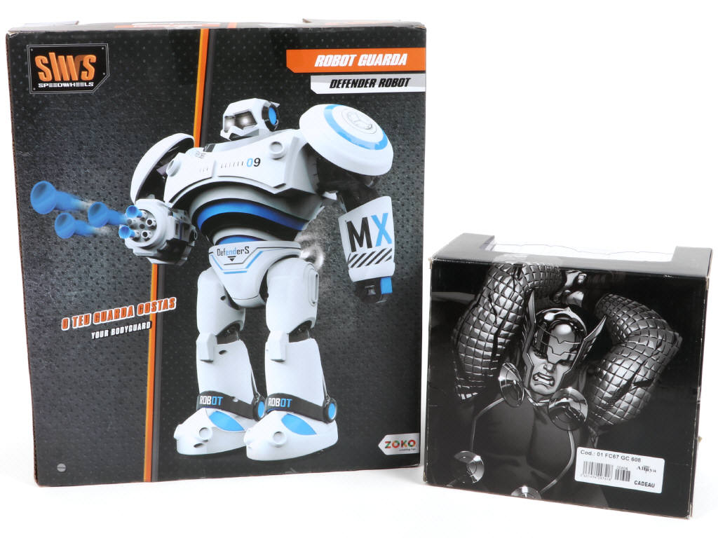 Lot 123 - DIVERS (2)