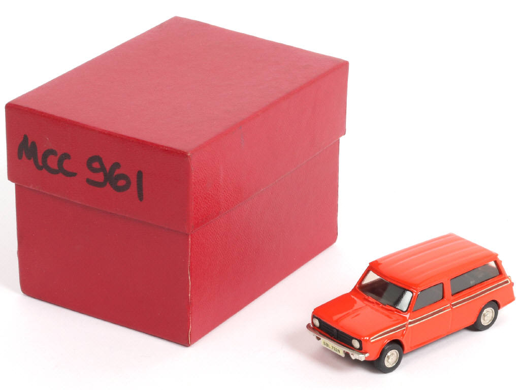 Lot 174 - MINI CLASSICS (GB) (1)