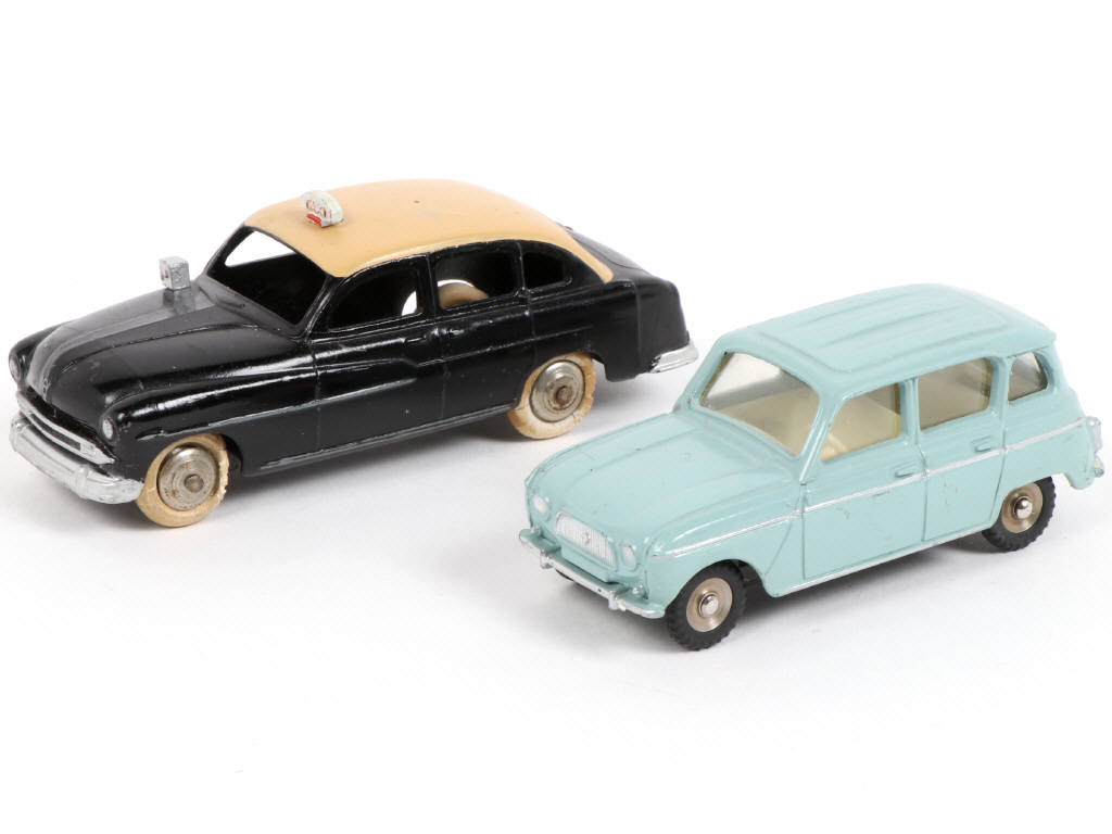 Lot 322 - DINKY TOYS (FRANCE) (2)