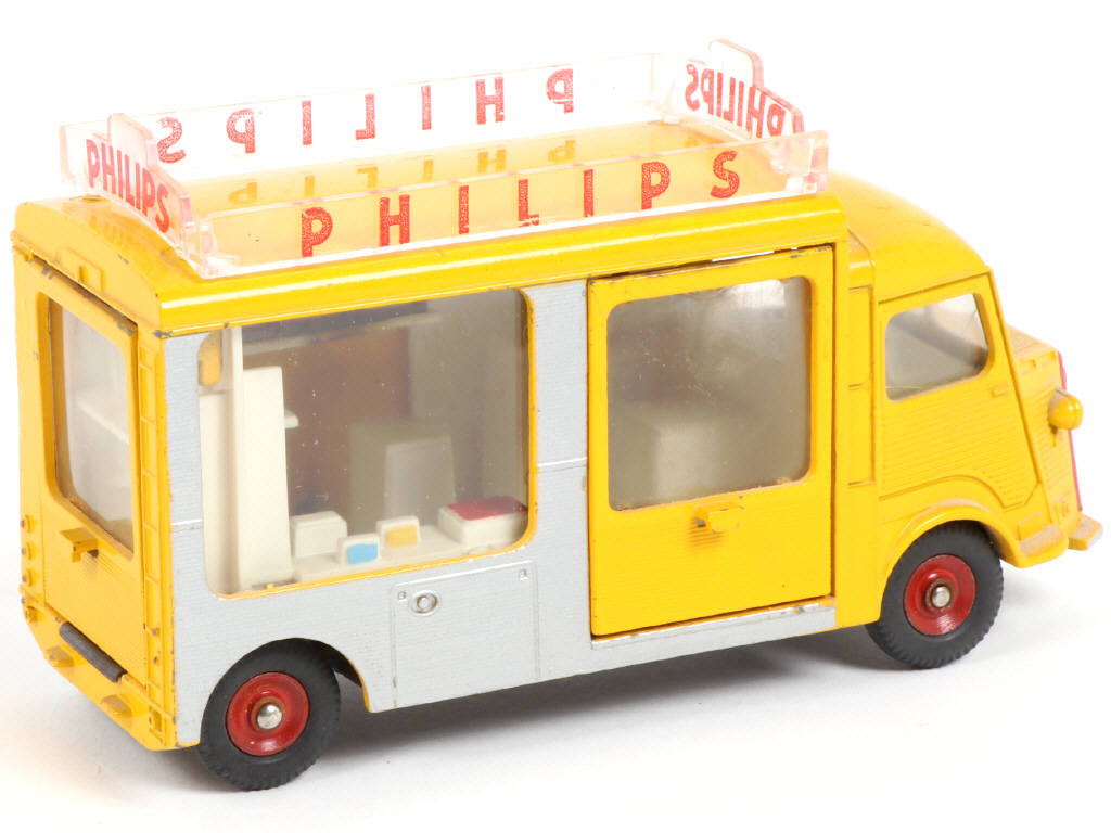 Lot 275 - DINKY TOYS (FRANCE) (1)