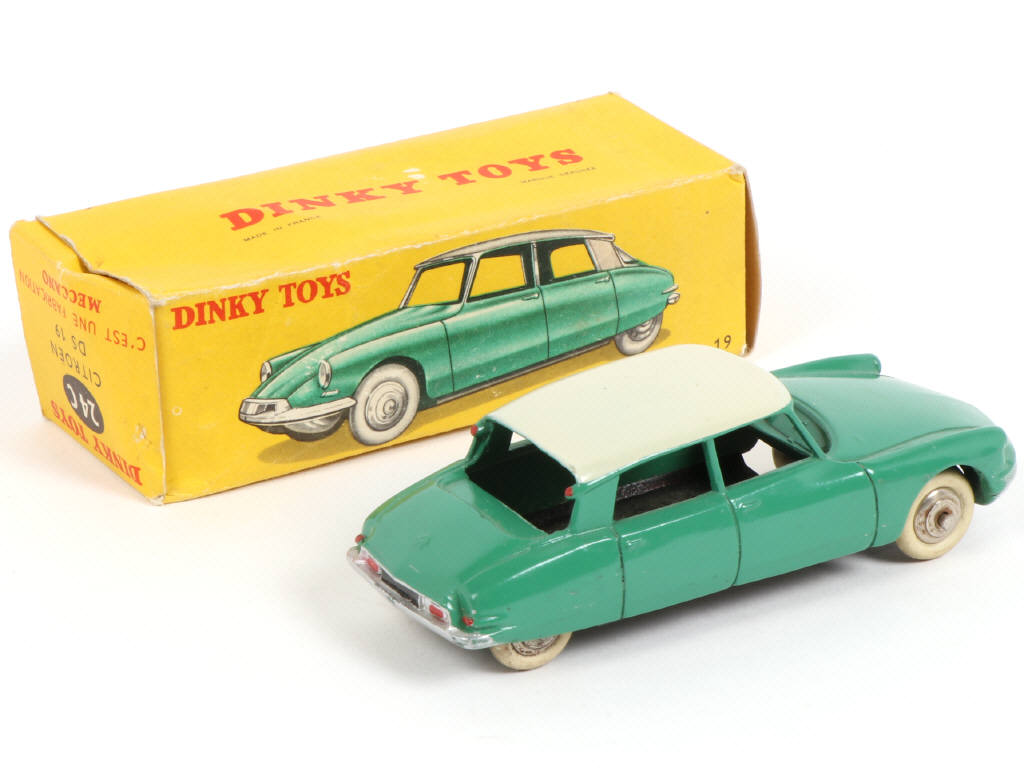 Lot 260 - DINKY TOYS (FRANCE) (1)