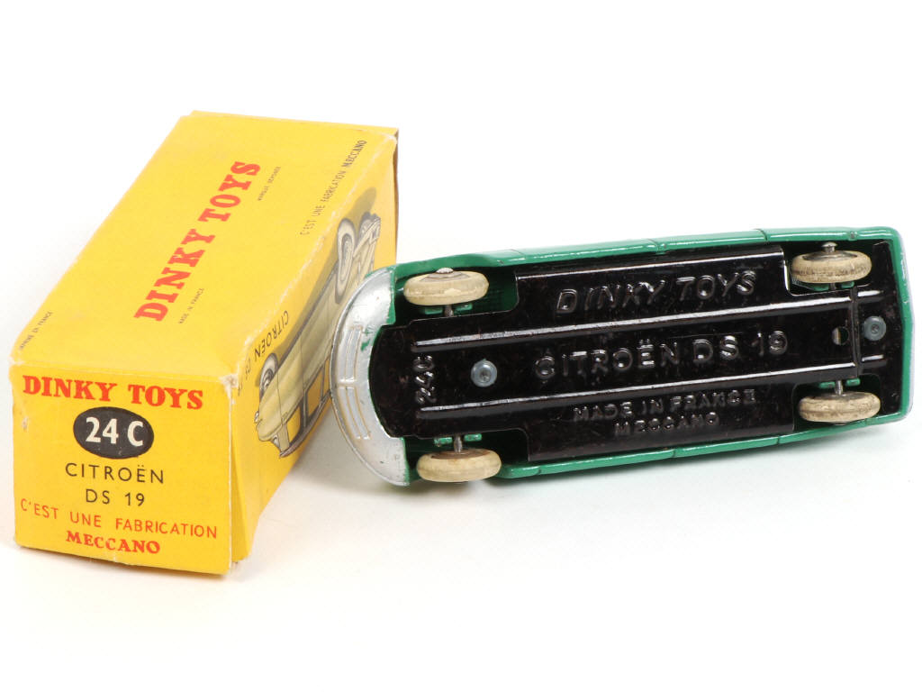 Lot 260 - DINKY TOYS (FRANCE) (1)