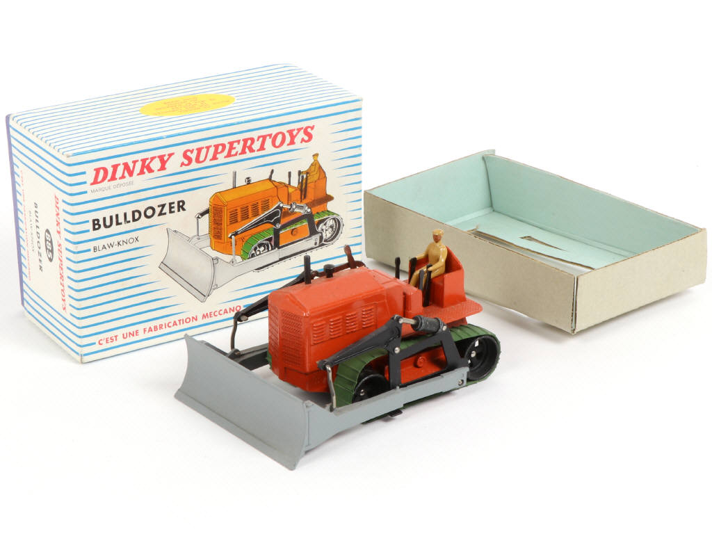 Lot 295 - DINKY TOYS (FRANCE) (1)