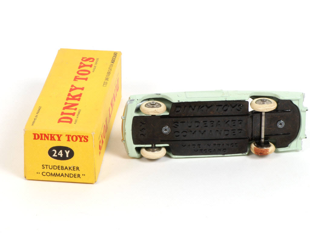Lot 268 - DINKY TOYS (FRANCE) (1)