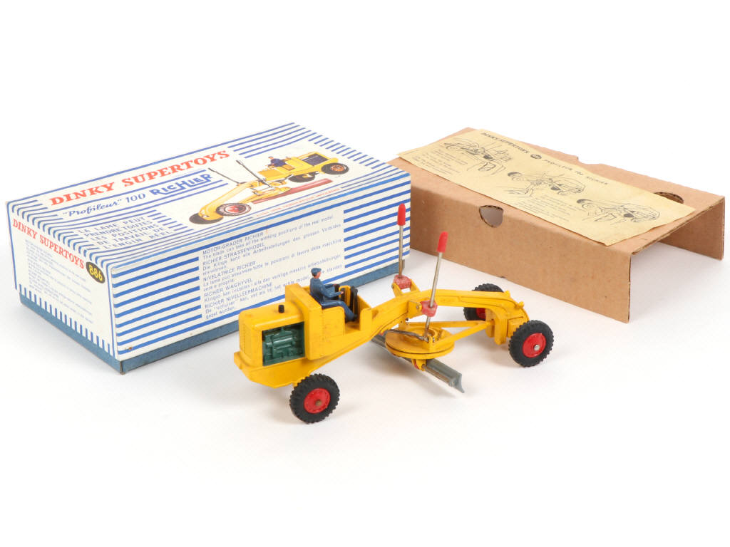 Lot 296 - DINKY TOYS (FRANCE) (1)