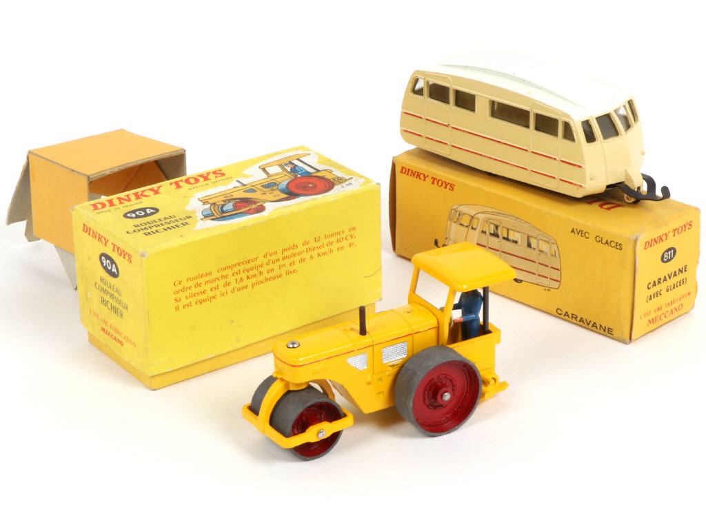 Lot 300 - DINKY TOYS (FRANCE) (2)