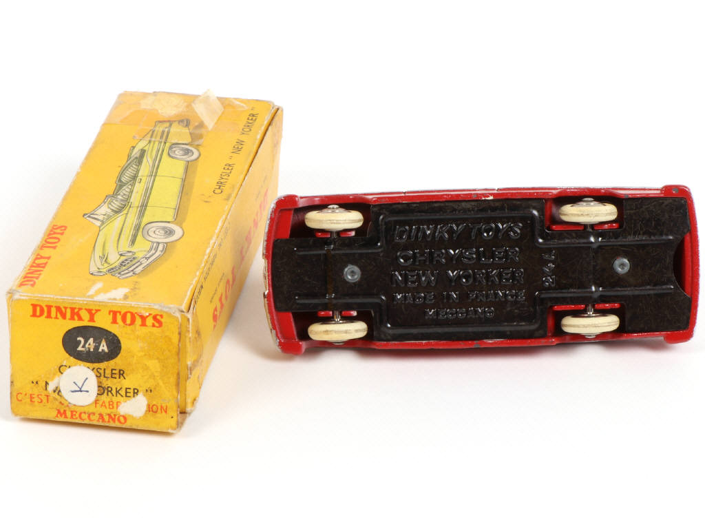 Lot 259 - DINKY TOYS (FRANCE) (1)