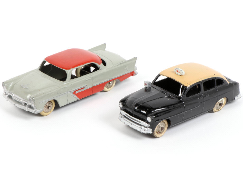 Lot 319 - DINKY TOYS (FRANCE) (2)