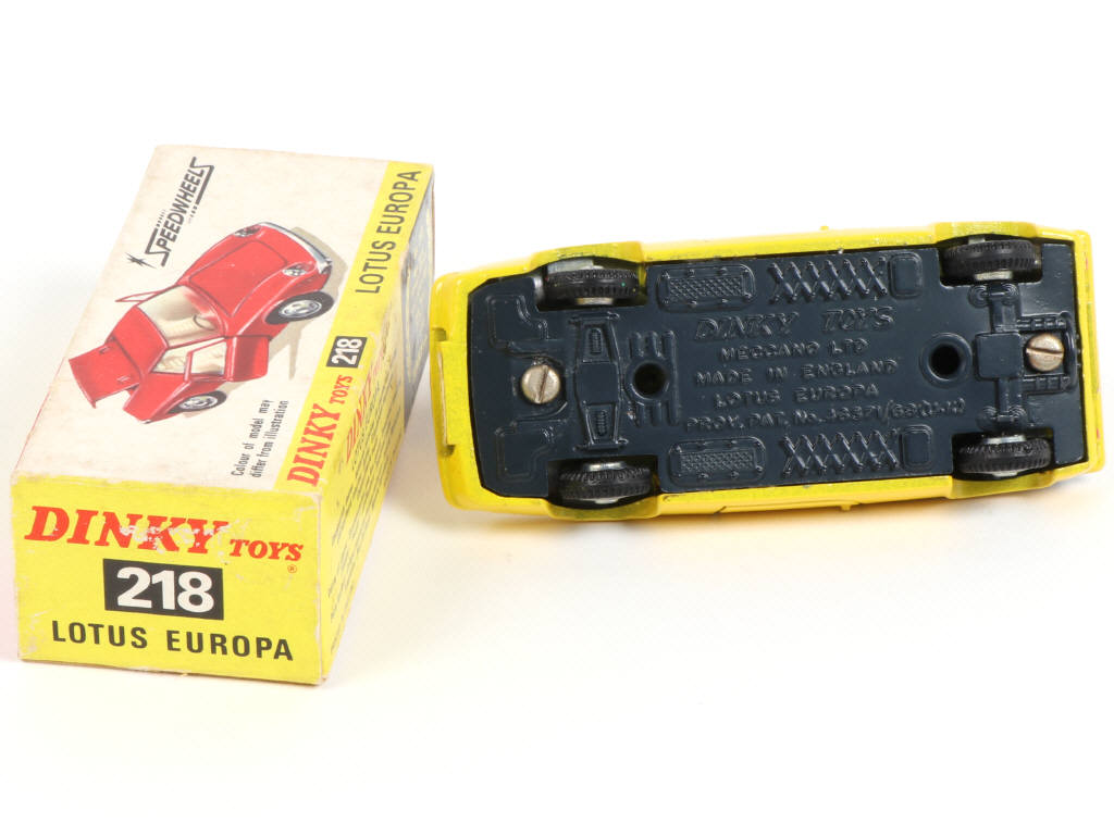 Lot 348 - DINKY TOYS (GB) (1)