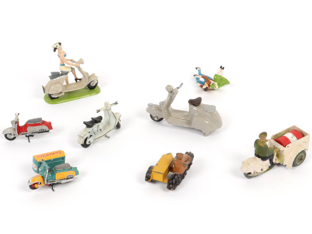 Lot 75 - DIVERS (7)
