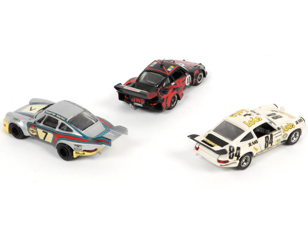 Lot 7 - DIVERS (3)
