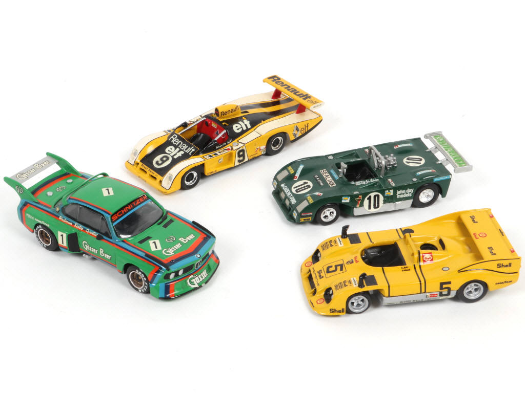 Lot 9 - DIVERS (4)