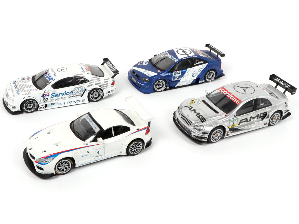 Lot 195 - DIVERS (4)