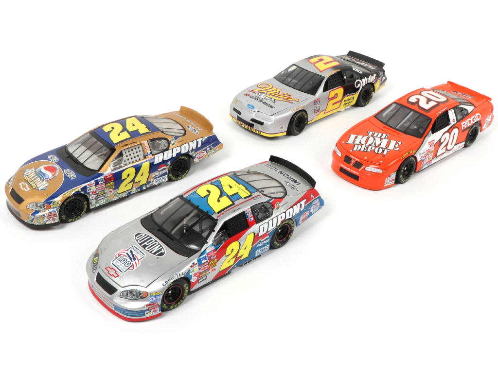 Lot 191 - DIVERS (4)