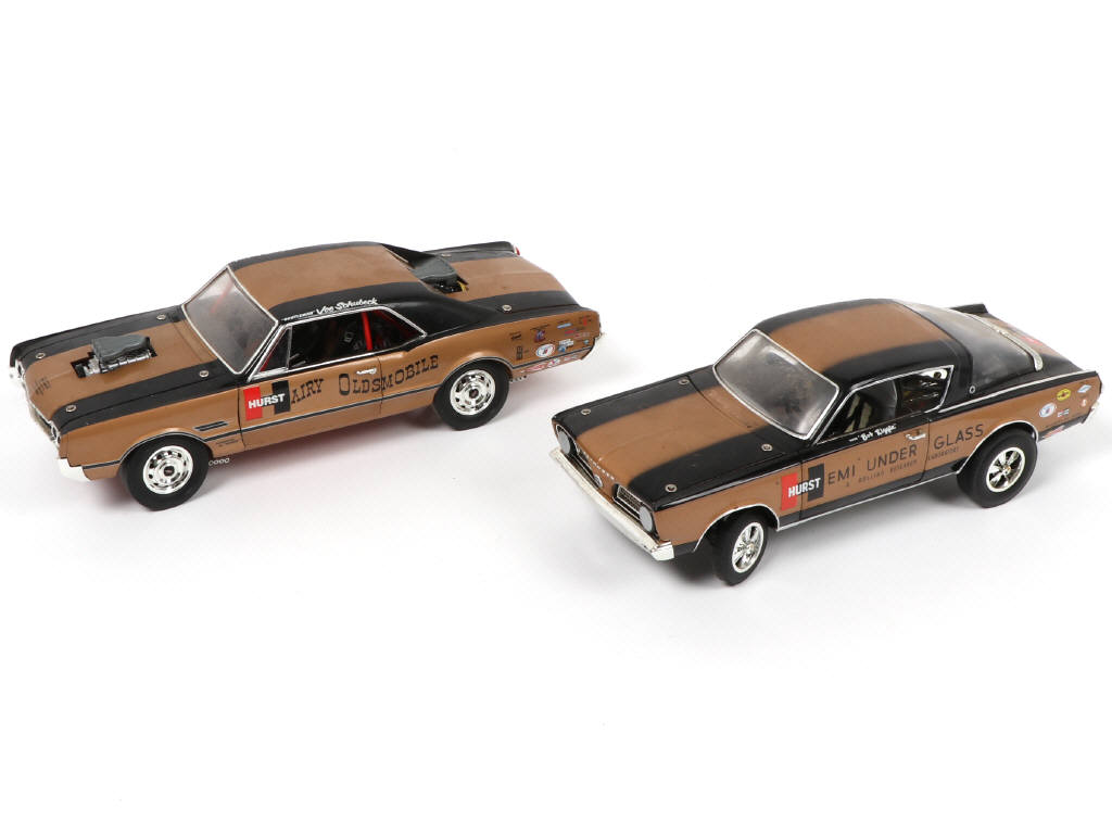 Lot 196 - DIVERS (2)