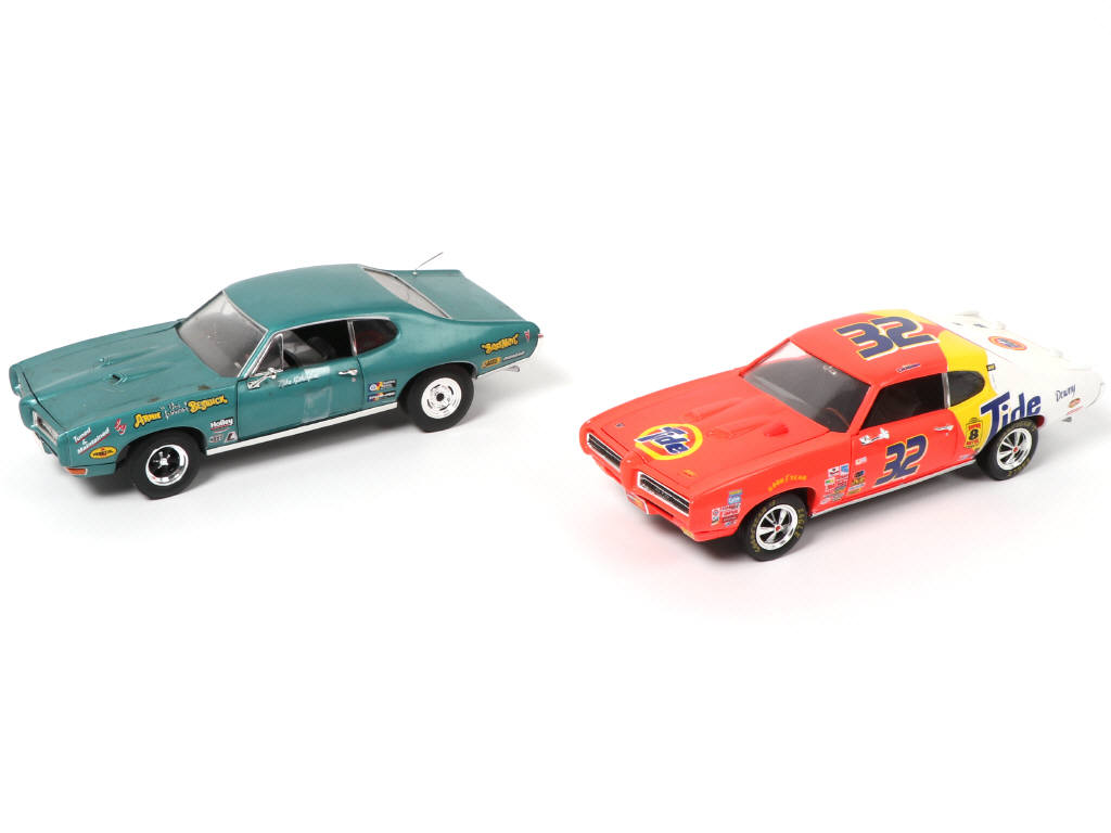 Lot 198 - ERTL (USA) (2)