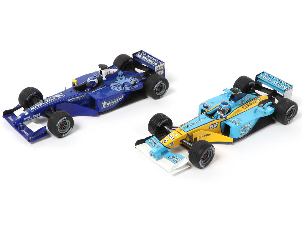 Lot 18 - UNIVERSAL HOBBIES (CHINE) (2)