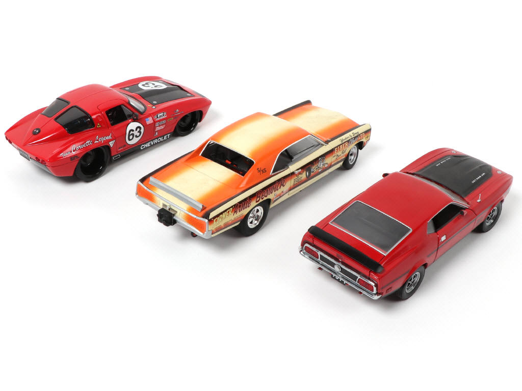 Lot 225 - DIVERS (3)