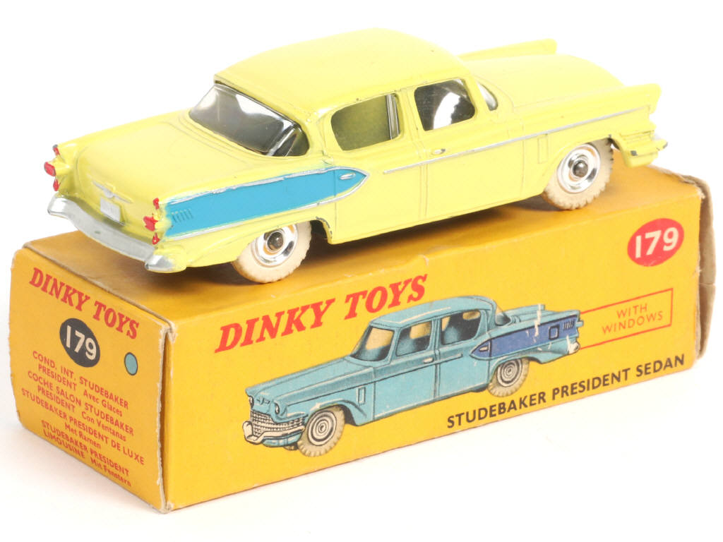 Lot 235 - DINKY TOYS (GB) (1)
