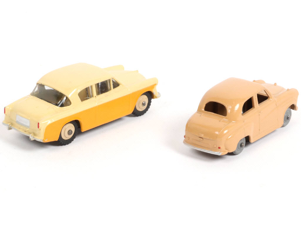 Lot 260 - DINKY TOYS (GB) (2)