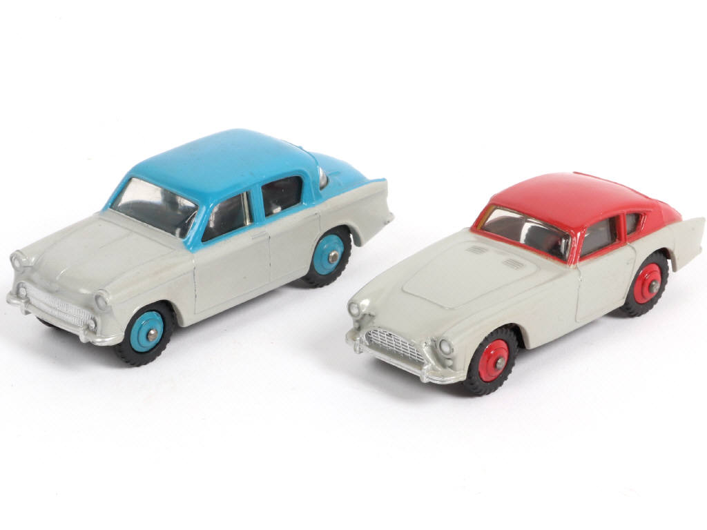 Lot 261 - DINKY TOYS (GB) (2)