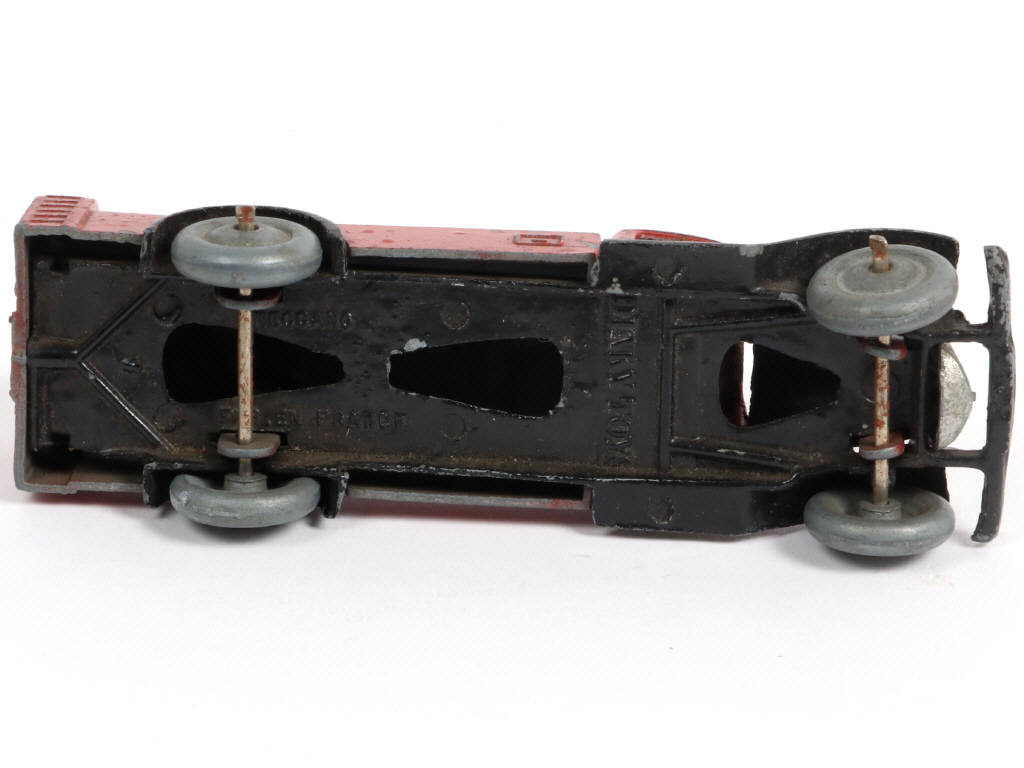Lot 302 - DINKY TOYS (FRANCE) (1)