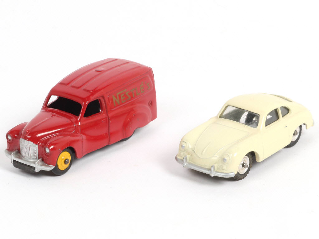 Lot 269 - DINKY TOYS (GB) (2)