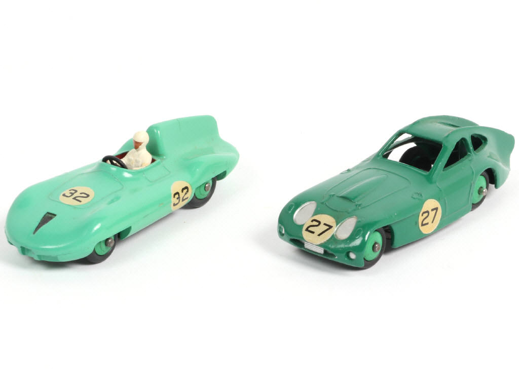 Lot 267 - DINKY TOYS (GB) (2)