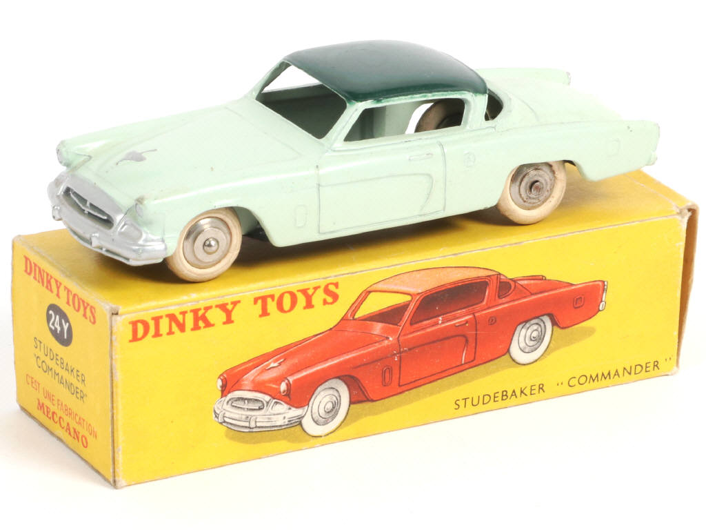 Lot 329 - DINKY TOYS (FRANCE) (1)
