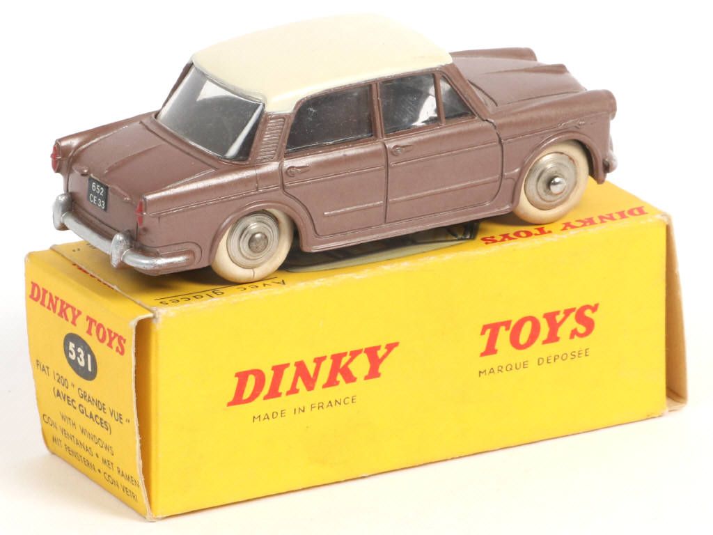 Lot 342 - DINKY TOYS (FRANCE) (1)