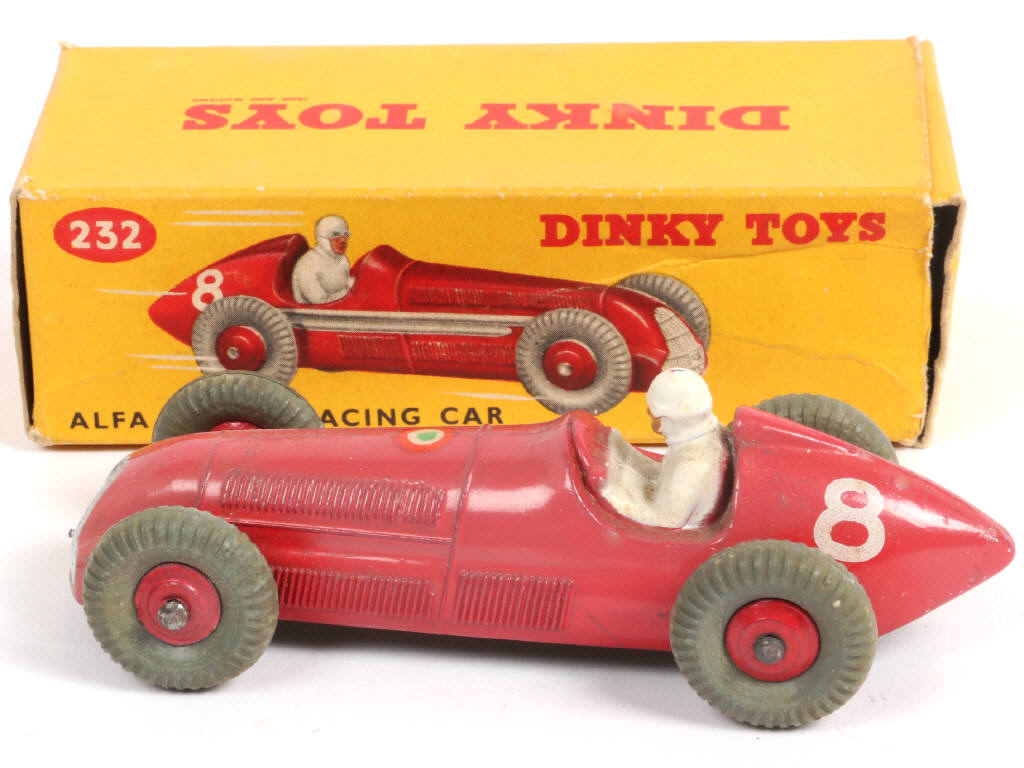 Lot 262 - DINKY TOYS (GB) (1)