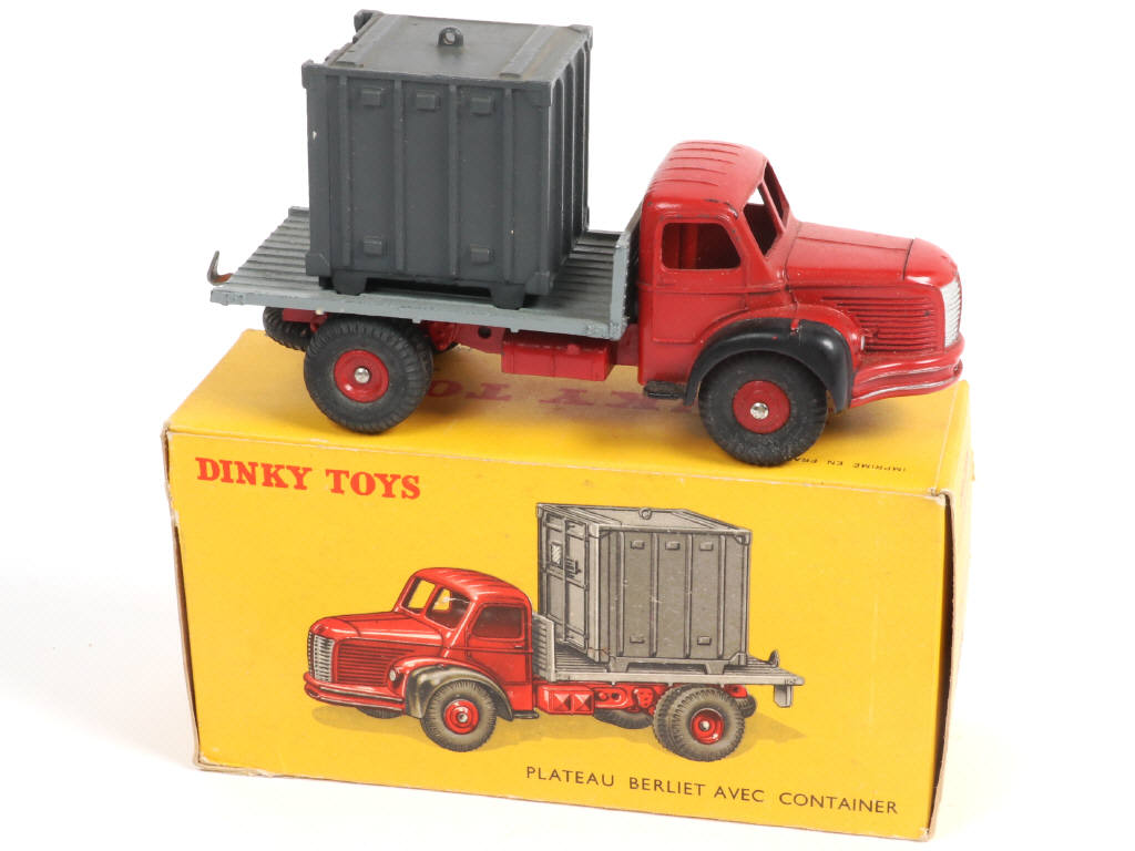 Lot 375 - DINKY TOYS (FRANCE) (1)
