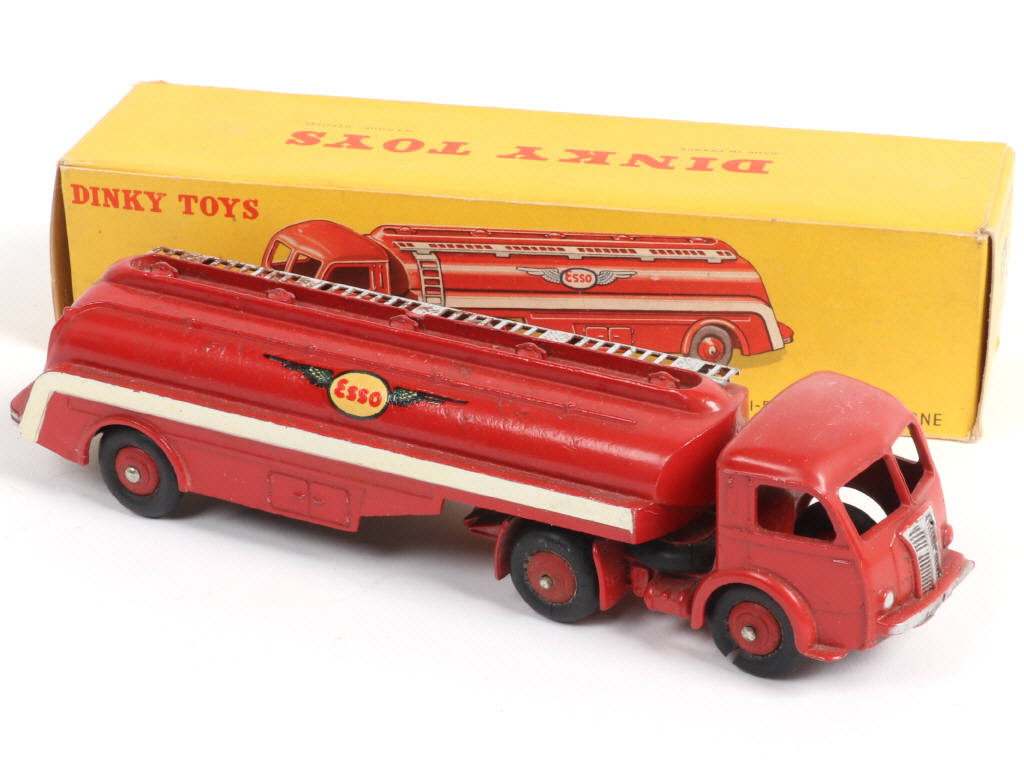 Lot 373 - DINKY TOYS (FRANCE) (1)